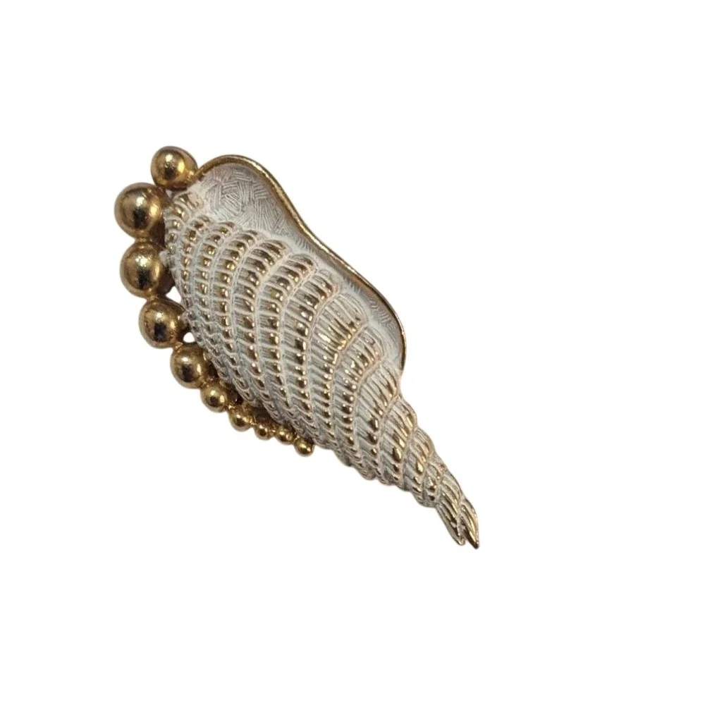 Vintage Trifari Gold Tone White Enamel Seashell Brooch Nautical Pin 2 Inch‎